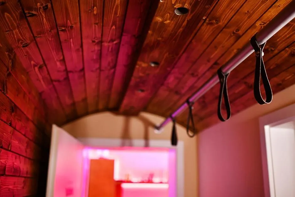Anybody - Awarded Love Hotel Brünn