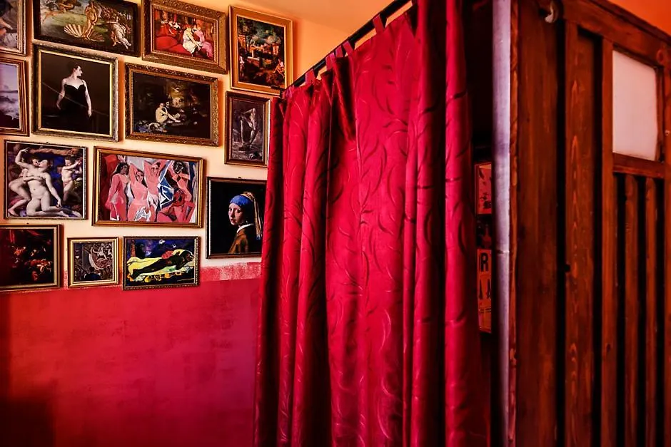 Anybody - Awarded Love Hotel Brünn  Csehország