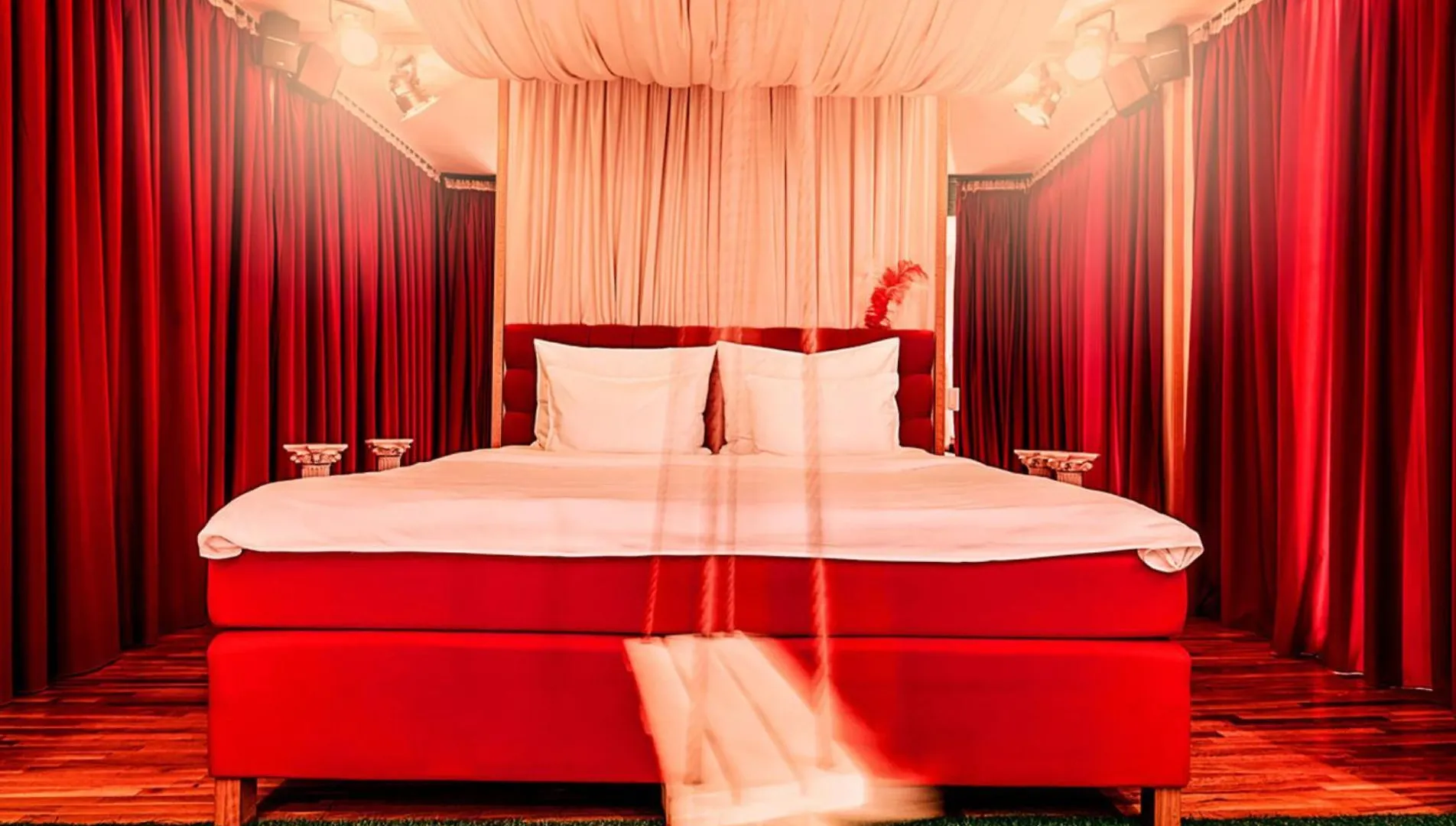 Anybody - Awarded Love Hotel Brünn  Csehország